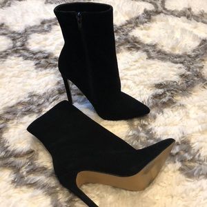 New Steve Madden Wagner Black Suede heel Boots